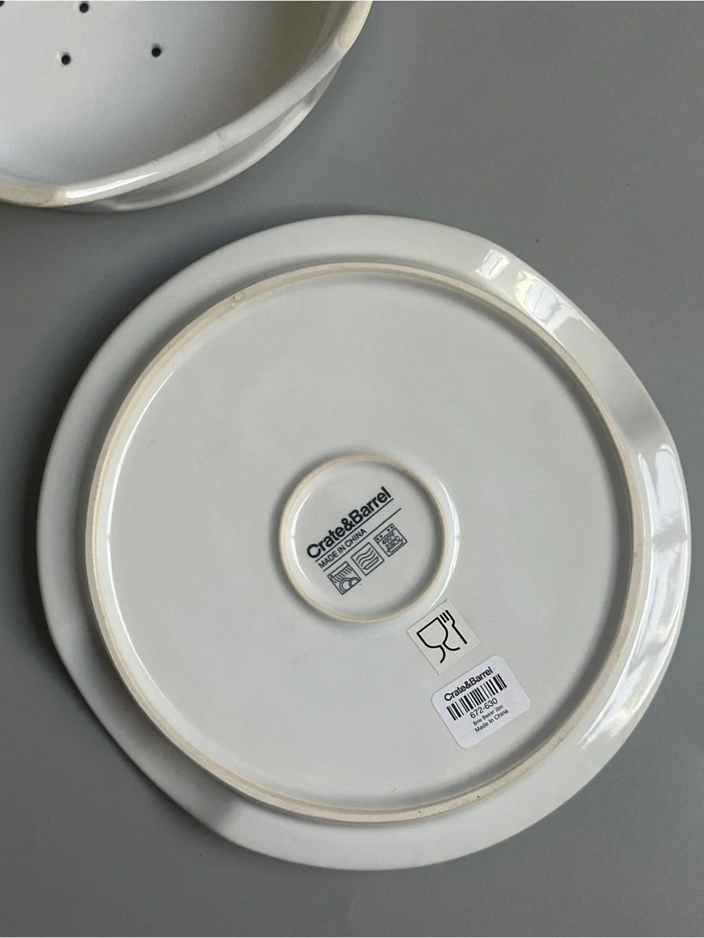 Crate & Barrel White Ceramic Brie Baker with Serving Tray Cheese Baking Dish NWT